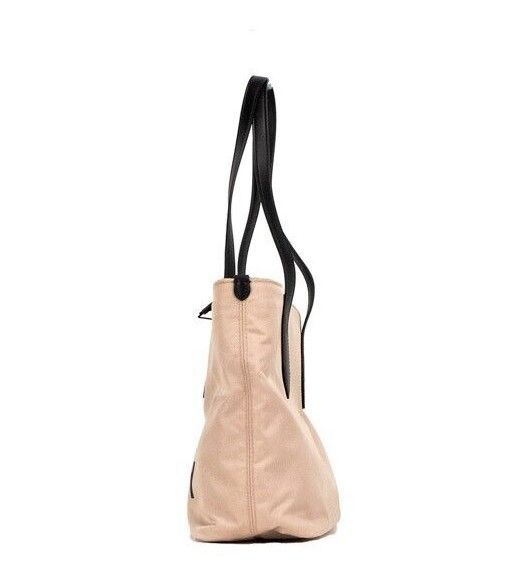 Kleine Schultertasche aus Econyl-Nylon mit Logo in Rosa und Beige