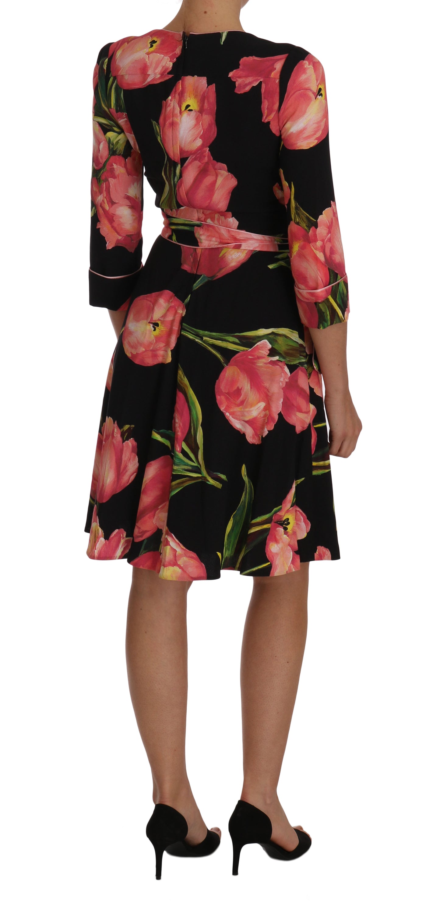 Elegantes schwarzes Etuikleid mit rosa Tulpen-Print